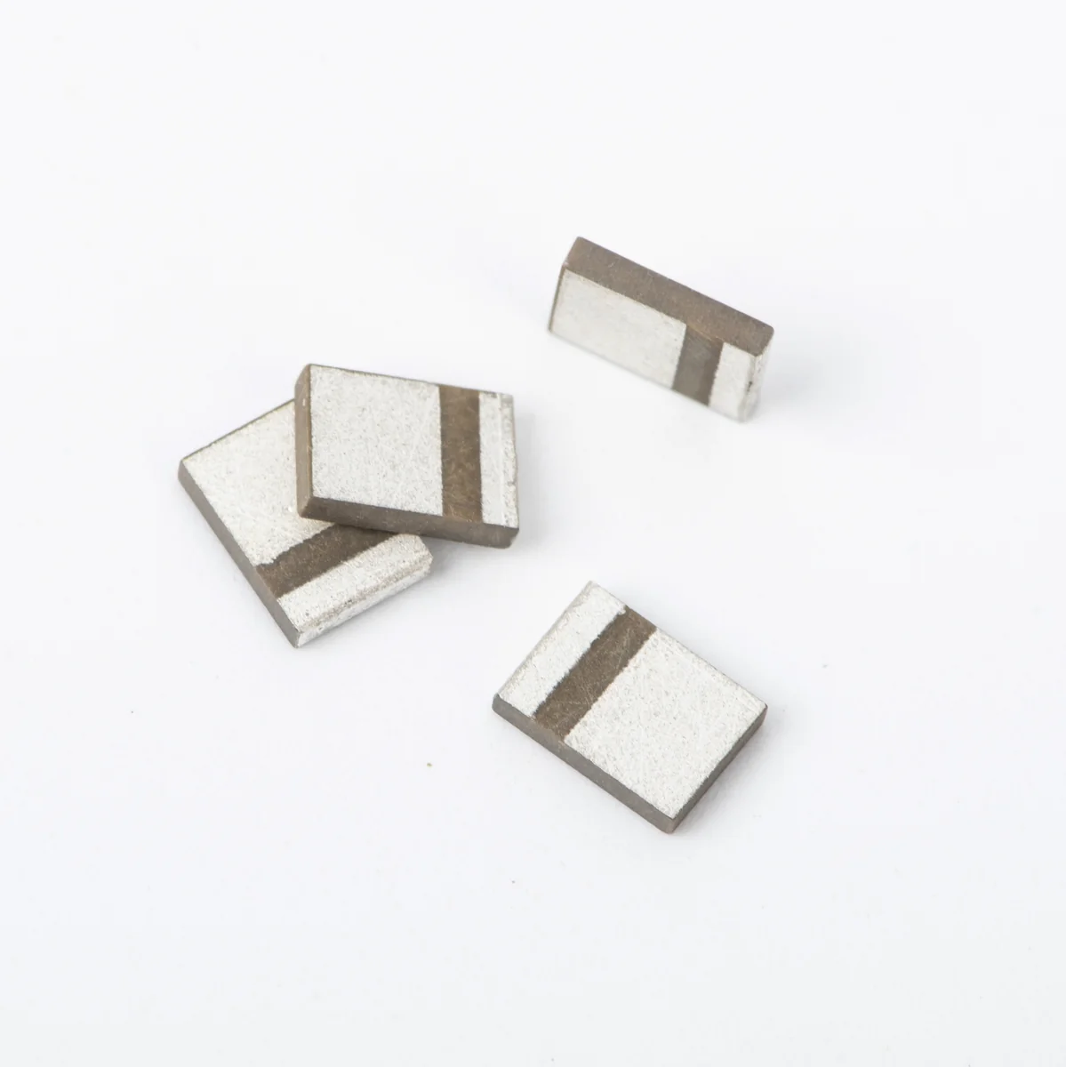 6 × 4 × 1 mm 초음파 세라믹 소자 · 전체 모습